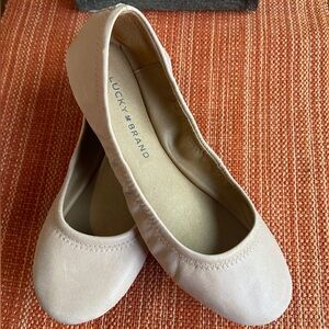 like new lucky brand flats 6.5